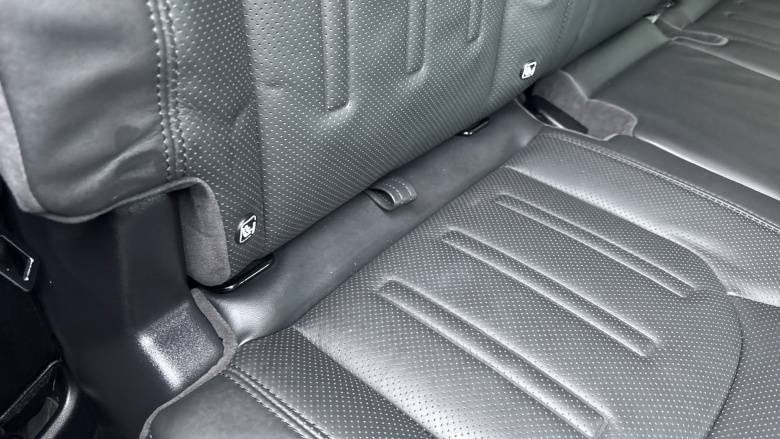 Land Rover Defender 2.0 D240 SE 110 5dr Auto Diesel Estate